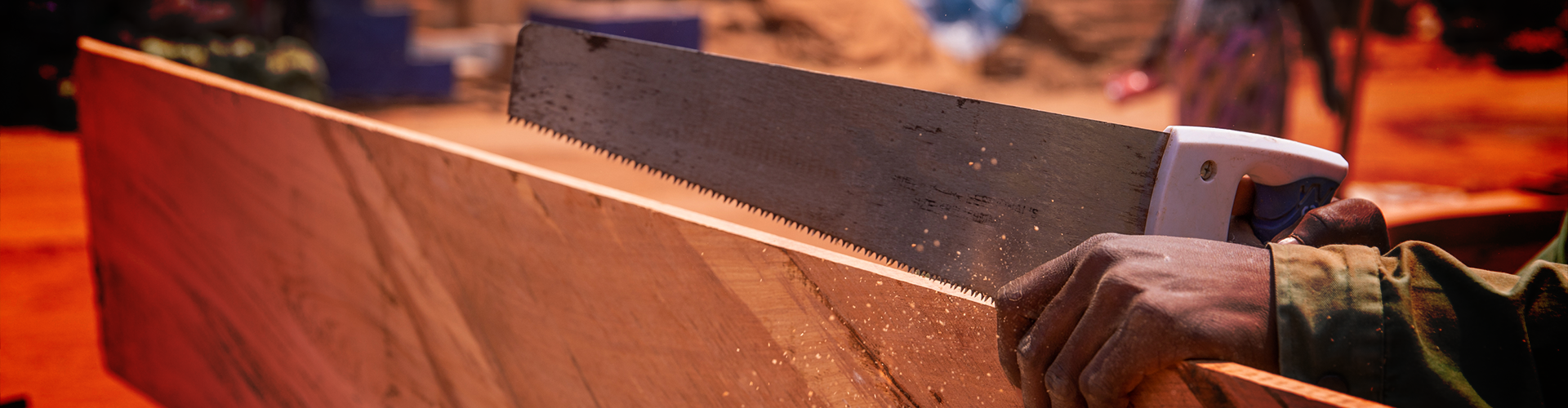 hand_sawing